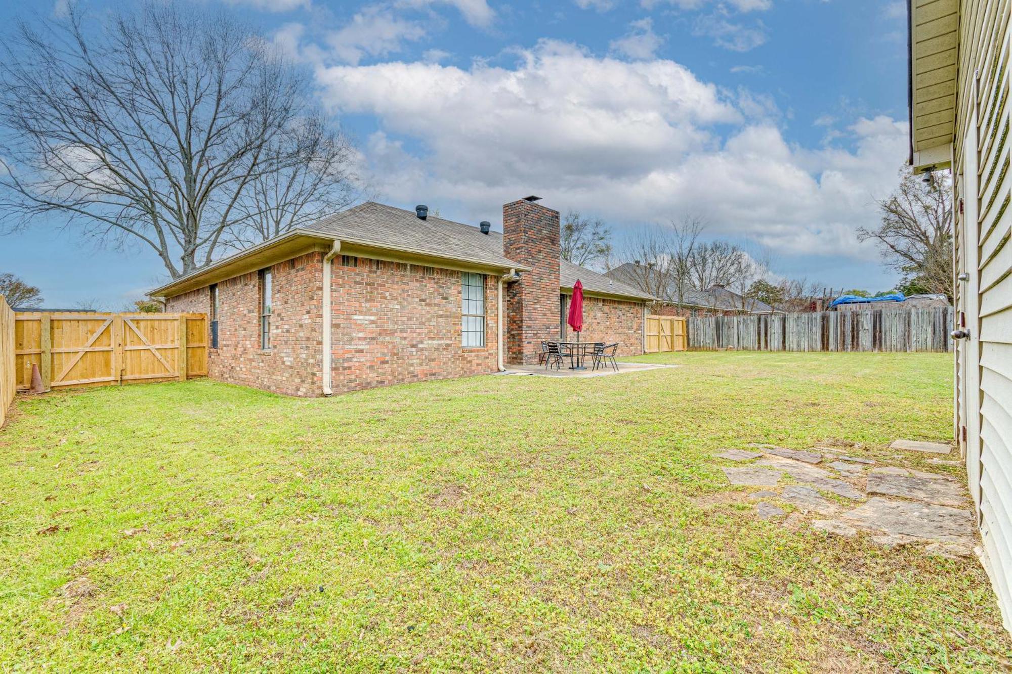 Pet-Friendly Conway Home 1 Mi To Hendrix College! Exterior photo